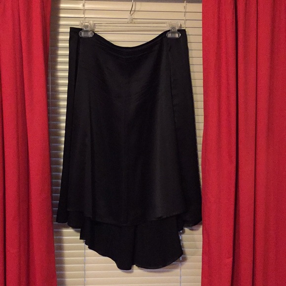 Black satin high low skirt - Picture 3 of 5